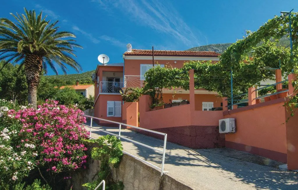 Interijer modernog apartmana Krističević u Mokalu s pogledom na more